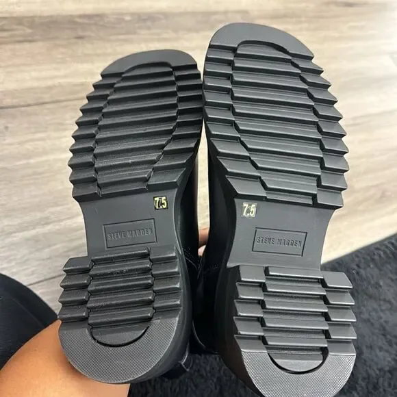 New Steve Madden Women's Gates Buckle-Detailed Lug-Sole Booties Size 7.5 - Picture 7 of 9